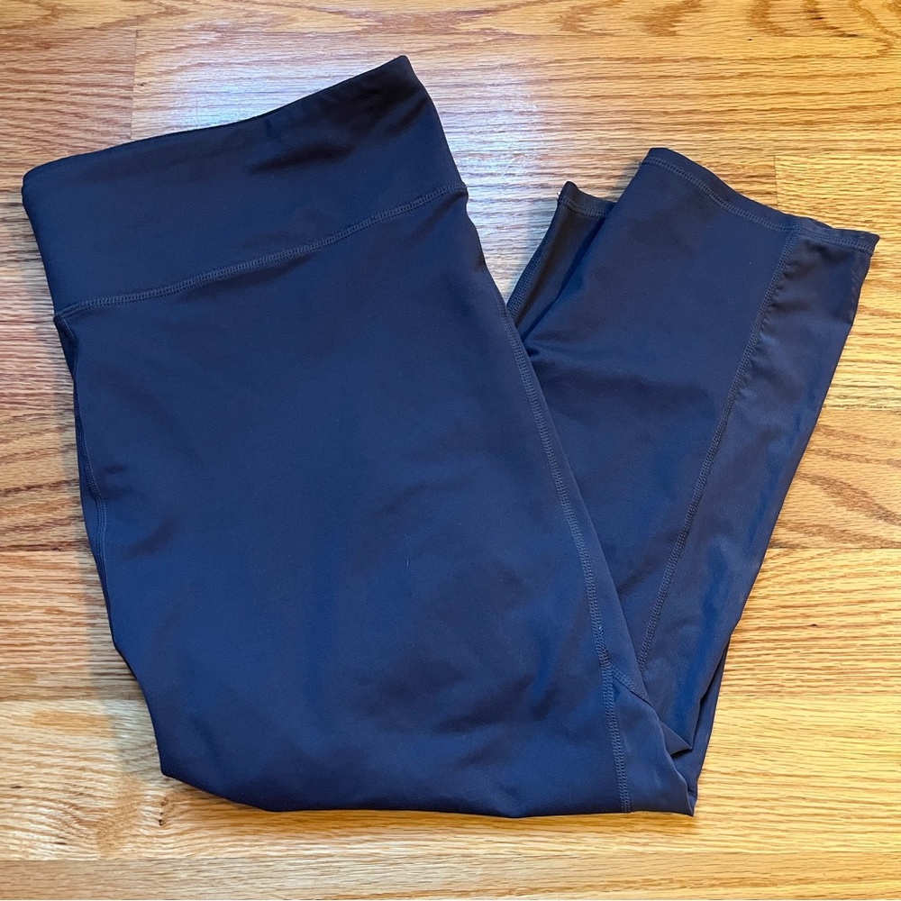 Fabletics gray crop leggings likely size 2XL